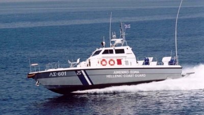 Бреговата охрана на Гърция организира спасителна операция във вторник за десетки хора