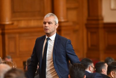 Лидерът на партия Възраждане Костадин Костадинов е осъден за клевета