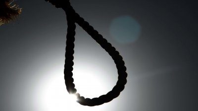 Иран екзекутира петима мъже чрез обесване след като ги осъди за