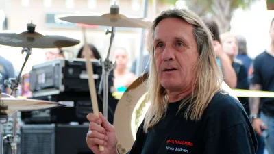 Барабанистът на Iron Maiden прекарал инсулт