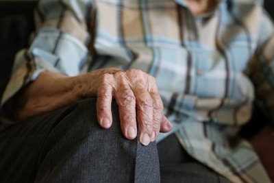 774 000 пенсионери взимат поне една добавка към пенсията си