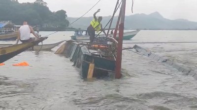 Филипинската брегова охрана спаси всичките 67 души от ферибот който