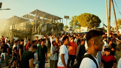 Гърция натирва 10 000 мигранти до края на 2020-а