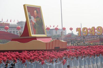 Китай отбелязва 70 години комунистическа власт (СНИМКИ)