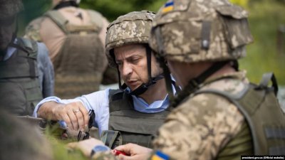 Зеленски планира изтегляне на войски от фронтовата линия 