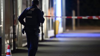 Мъж стреля по минувачи в Германия