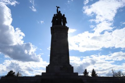 Паметникът на Съветската армия няма да бъде преместен тази година