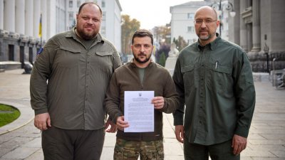 Украинският президент Володимир Зеленски уволни всички началници на областните военкомати