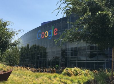 В нощта срещу 10 август Google започна масово да блокира корпоративните услуги