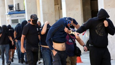 Tрима прокурори водят разследването в Гърция по случая с убития фен на АЕК 