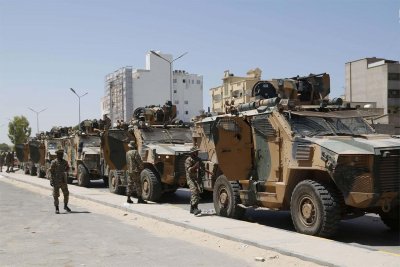 Най силните въоръжени фракции в либийската столица Триполи снощи започнаха сражения в няколко района