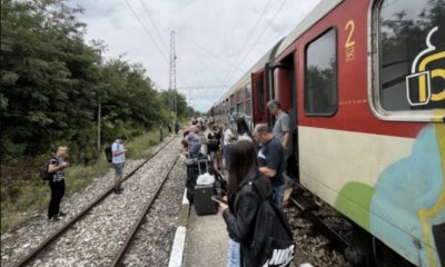 Заради задимяване спряха влака Варна София и свалиха всички