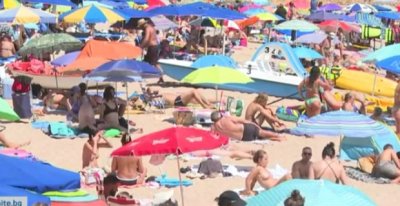 Плажовете в Испания са препълнени в разгара на летния сезон