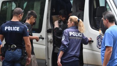 Група мигранти са заловени на изхода на Камено в посока