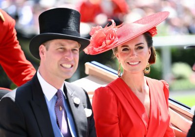 Кейт Мидълтън и принц Уилям разширяват кралските си роли Близо