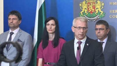 Премиерът Денков и Мария Габриел категорично опровергаха слуховете че Алексей