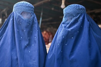 Талибаните: Жените губят стойността си, ако мъжете виждат лицата им навън