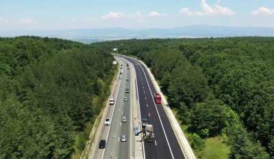 Движението по магистрала "Тракия" при Пловдив е пренасочено по обходен маршрут заради катастрофа