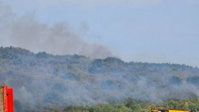 Големият пожар край свиленградските села Младиново и Пъстрогор се разраства