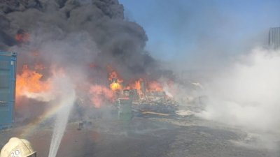 Огромен пожар обхвана товарен терминал в Новоросийск