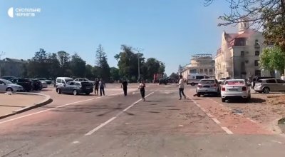 Има убити при руската атака по театъра в Чернигов (ВИДЕО)