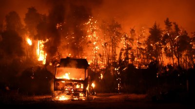 Огненият ад в Гърция приближава българската граница