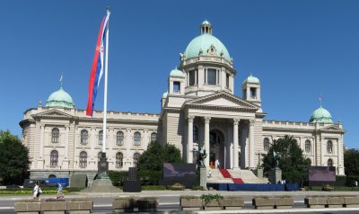 Работник загина в парламента в Сърбия