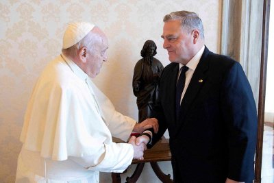 Папа Франциск и генерал Марк Мили  председателят на Съвета на началник щабовете