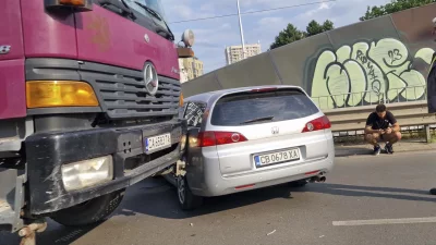 Инцидент на пътя в София съобщава Булфото Камион и лек автомобил
