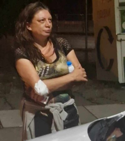 Жена злоупотребяваща с алкохола се нахвърля върху минувачи в столичния