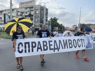 "Справедливост за Митко": Близките на убитото момче в Цалапица пак блокират кръстовища в Пловдив 
