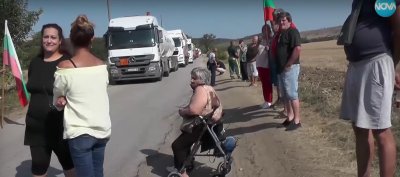 Протестиращи блокираха движението на тежкотоварни камиони през мездренското село Долна