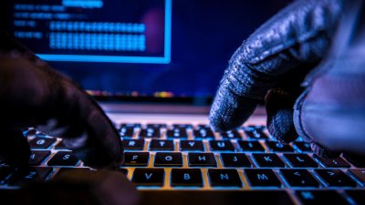 Държавата набира бели хакери 
