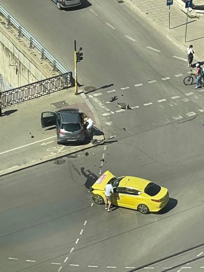 Катастрофа с такси на бул Витоша 89 в София Инцидентът