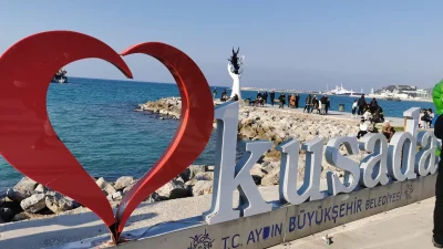 Земетресение от 4 4 е усетено в турския курорт Кушадасъ тази