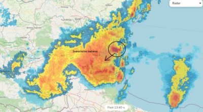 Мощна гръмотевична буря се образува в Черно море Тя ще