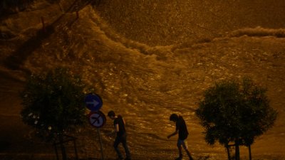Пет са жертвите на наводненията в Турция