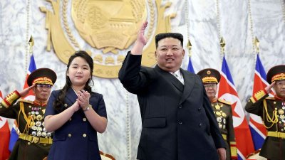 Лидерът на Северна Корея Ким Чен ун отбеляза днес 75 ата годишнина