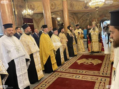 Тържествен молебен бе отслужен в катедралния храм на Пловдив
