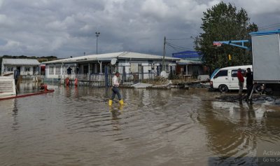 Най малко петима души са загинали след проливните дъждове предизвикали наводнения