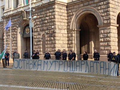 Протест в триъгълника на властта: Гражданите искат оставка на правителството и парламента