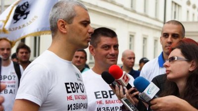 Лидерът на партия Възраждане Костадин Костадинов написа характерен патетичен пост