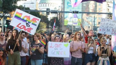 Икони срещу гей парада в Белград