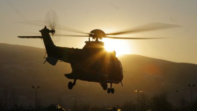 Военни и вертолет Cougar от ВВС се включиха в спасителна операция
