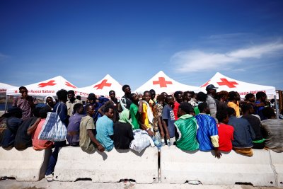 7000 мигранти пристигнаха в Лампедуза за 2 дни