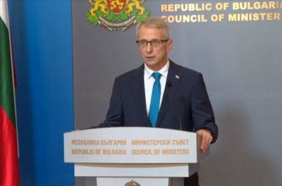 Премиерът Николай Денков говори в момента на брифинг в Министерския
