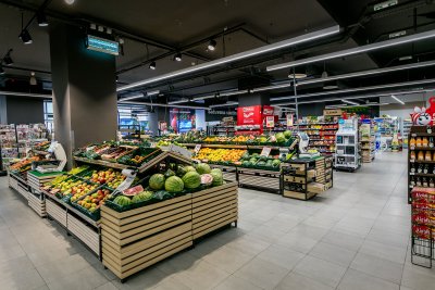От днес още 16 хранителни продукта са с намалени цени в Сърбия