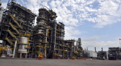 "Лукойл Нефтохим": Предсрочният отказ от внос на руски нефт заплашва стабилността на рафинерията