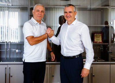 Стоичков и министърът на спорта бистриха детско-юношеския футбол