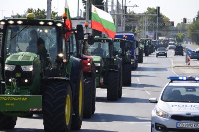 Машини на протестиращите земеделски производители са тръгнали към София част